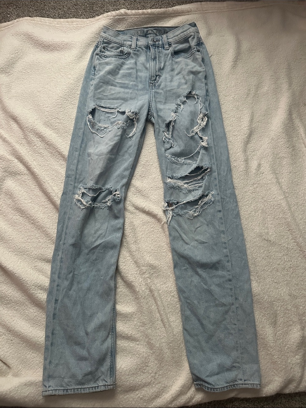 American Eagle Outfitters Light Blue Distressed Straight-Leg Jeans, size 0
